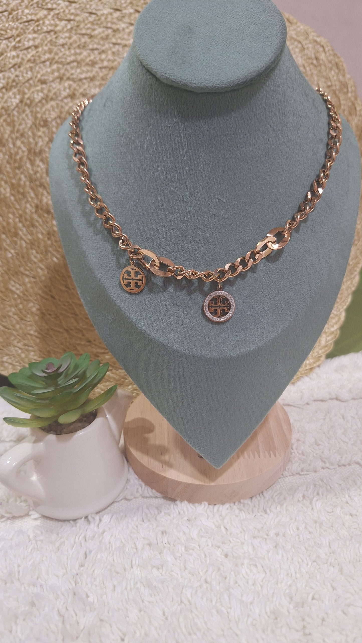 Thick rose gold necklace