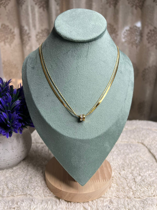 Double chain with pendant necklace