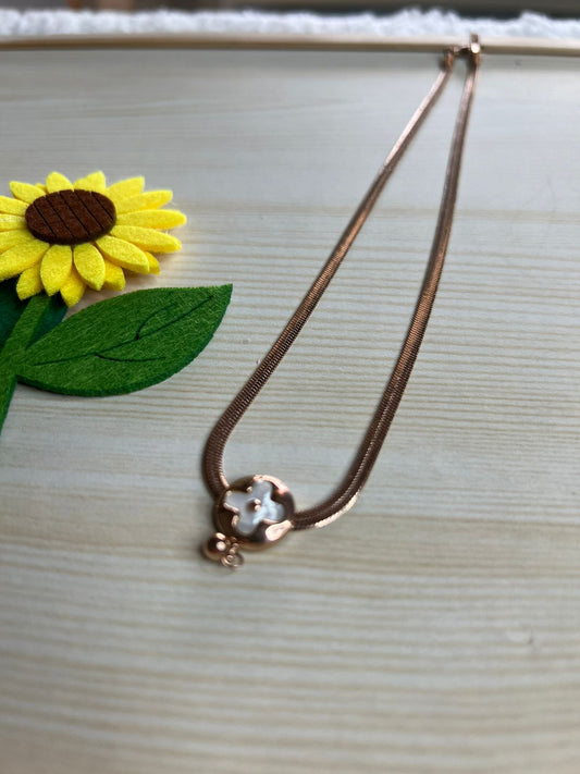 Snake chain pendant necklace