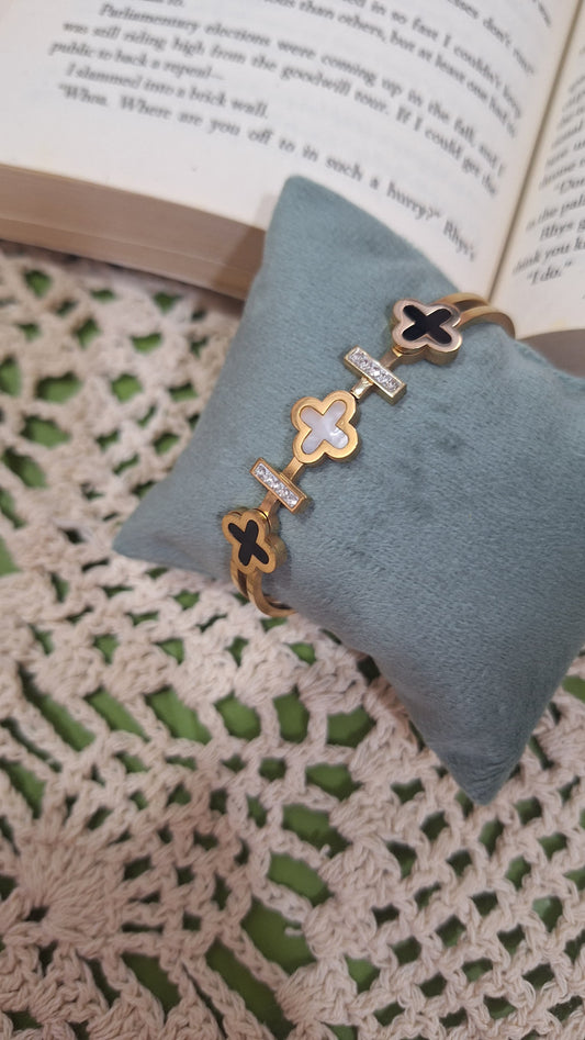 Gold Clover bracelet