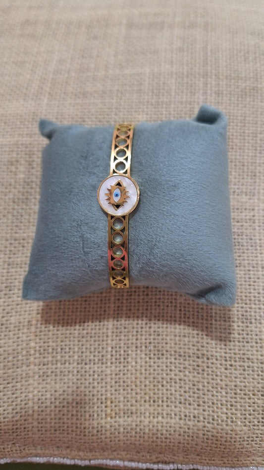 Evil eye pearl bracelet