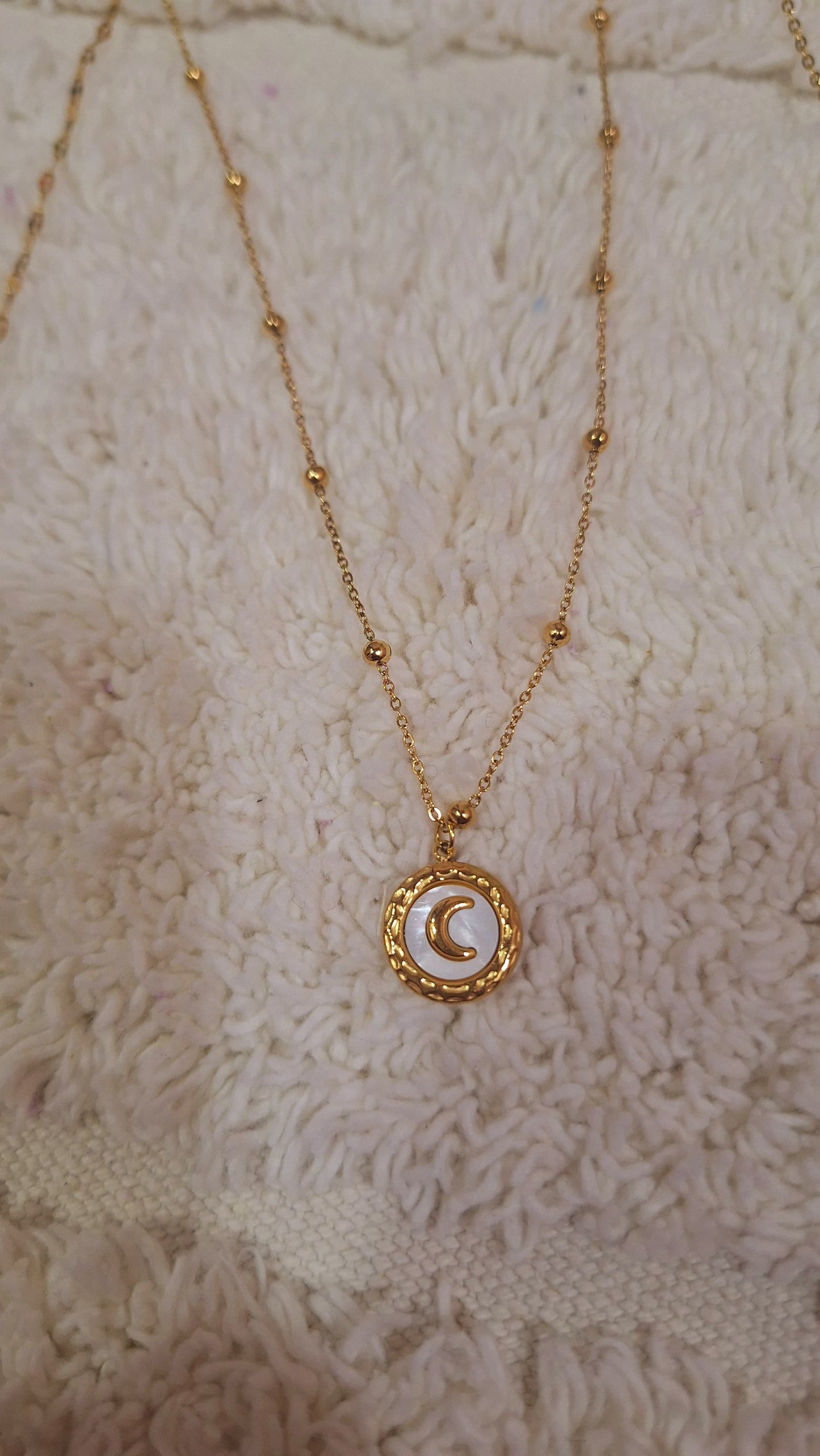 Moon pendant necklace