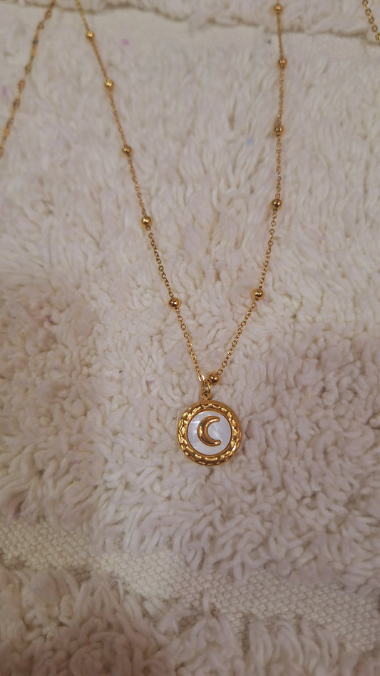 Moon pendant necklace