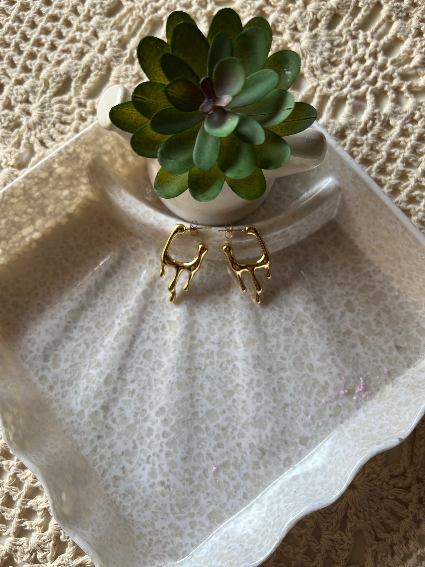 Fluid drop earrings