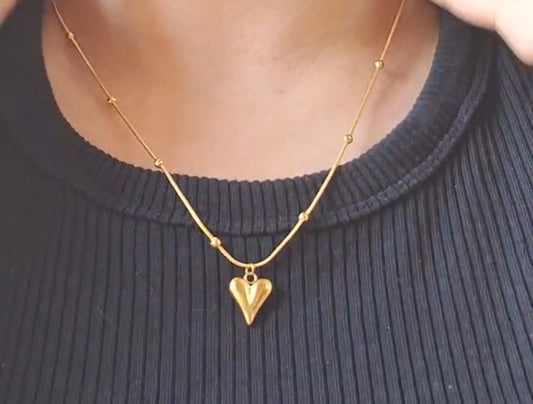 Heart pendant necklace