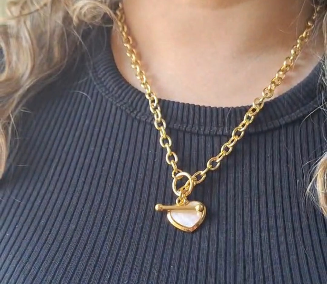 Front closing heart necklace