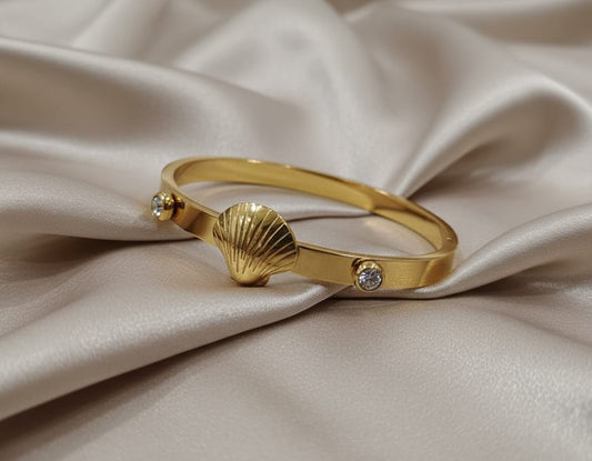 Golden Seashell Charm Bangle
