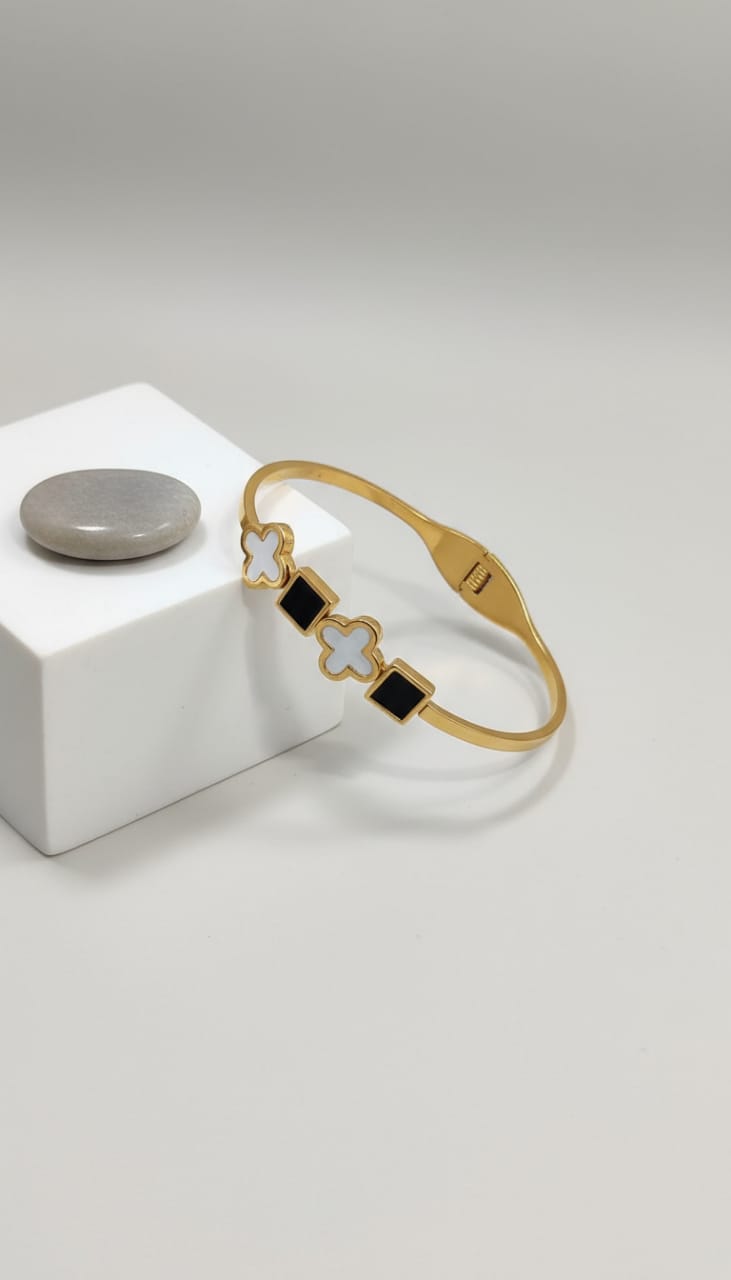 Chic Dual-Tone Clover Bracelet – Black & White Enamel Finish