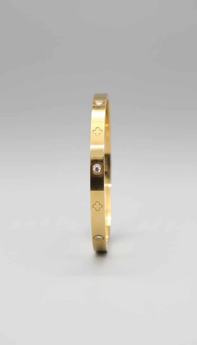 Golden Solitaire Aura Bangle