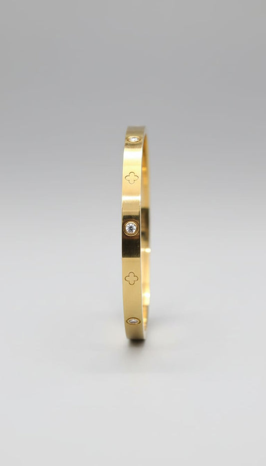 Golden Solitaire Aura Bangle