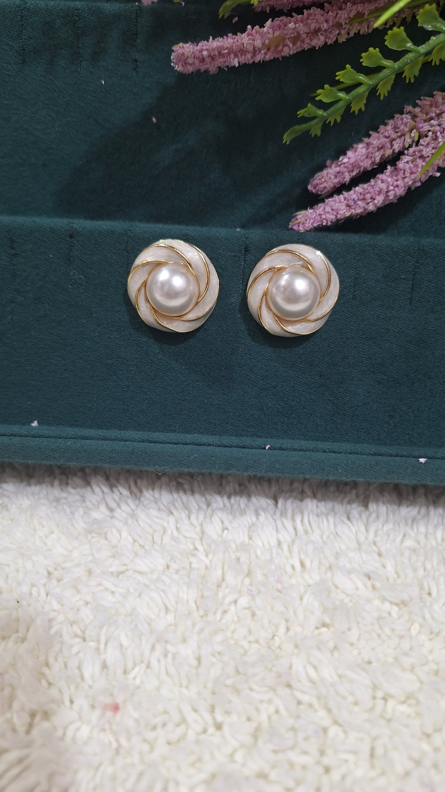 Studs with pearl earring