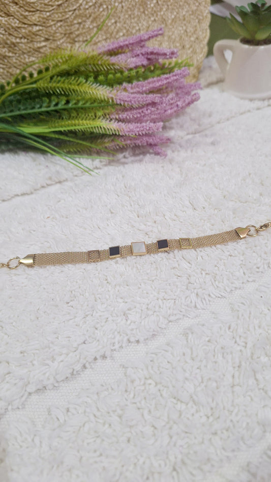 Thick detailed bracelet