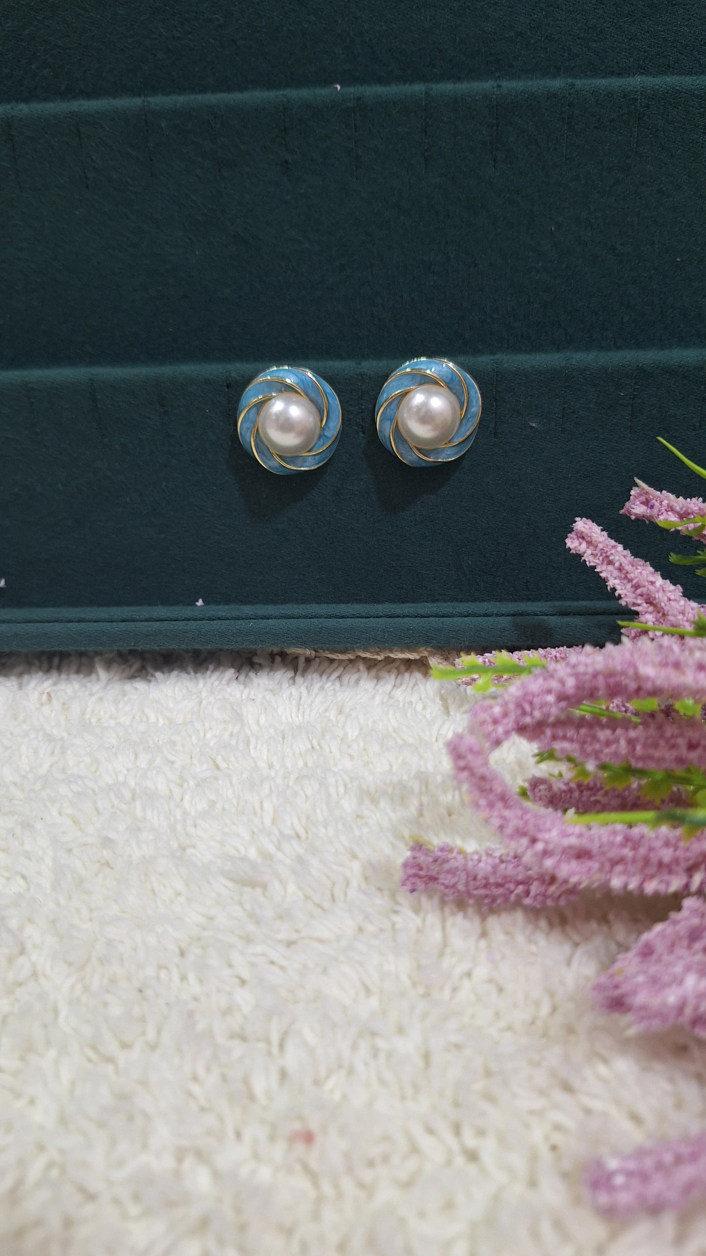 Studs with pearl earring